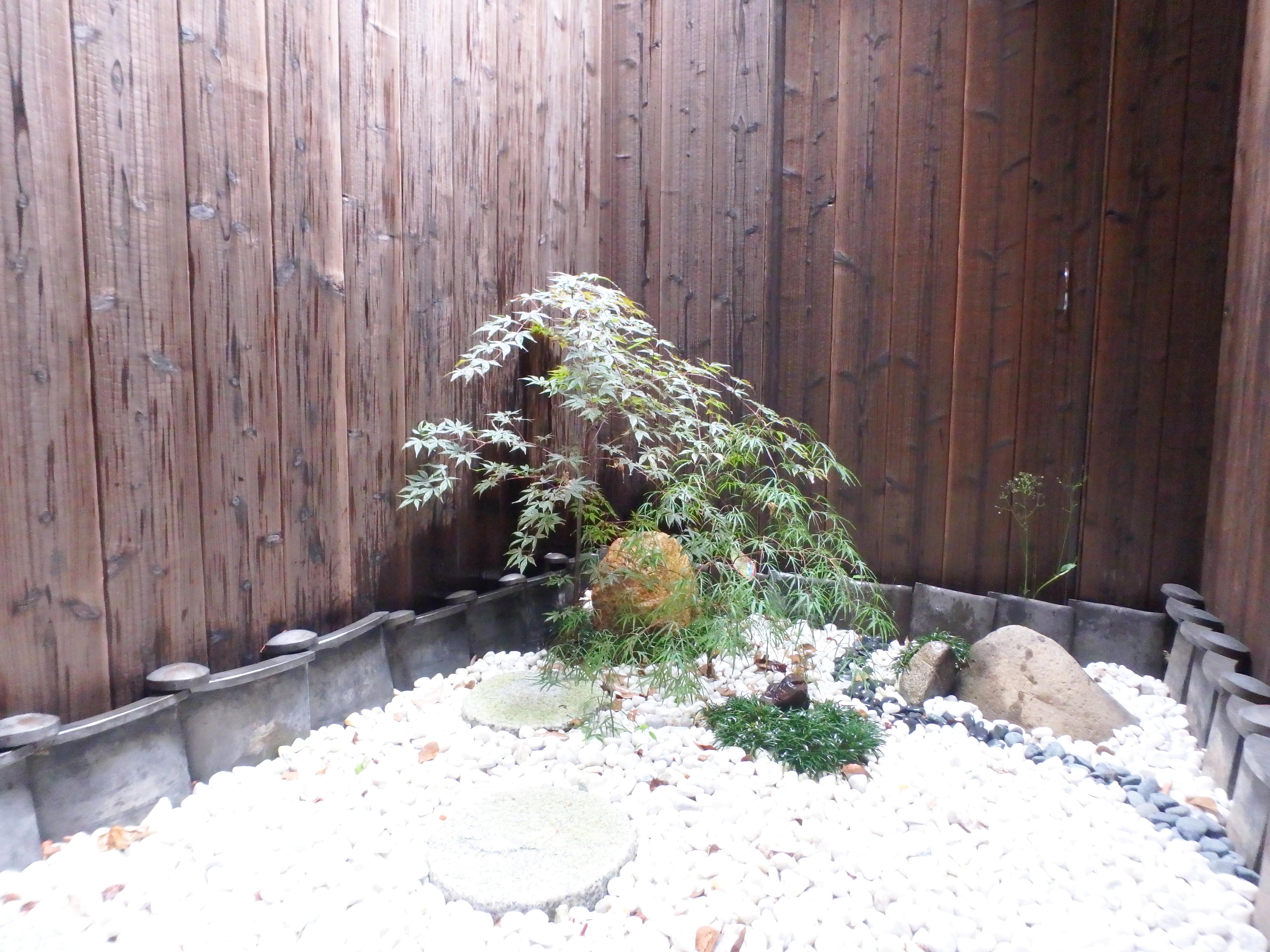 Ichi-Hime private tsuboniwa inner garden with seasonal flowers