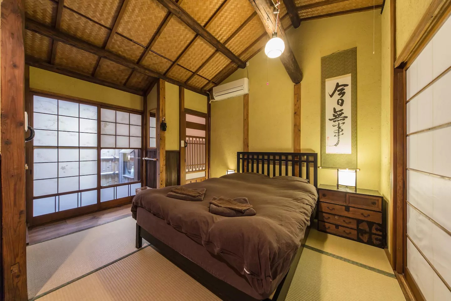 Shirakawa Cottage romantic double bedroom
